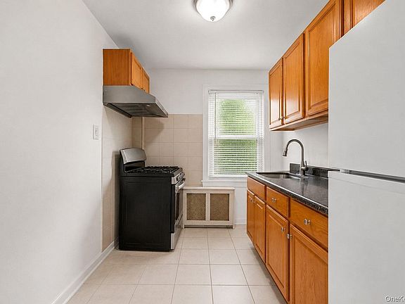5th image of 336 E 16th Street