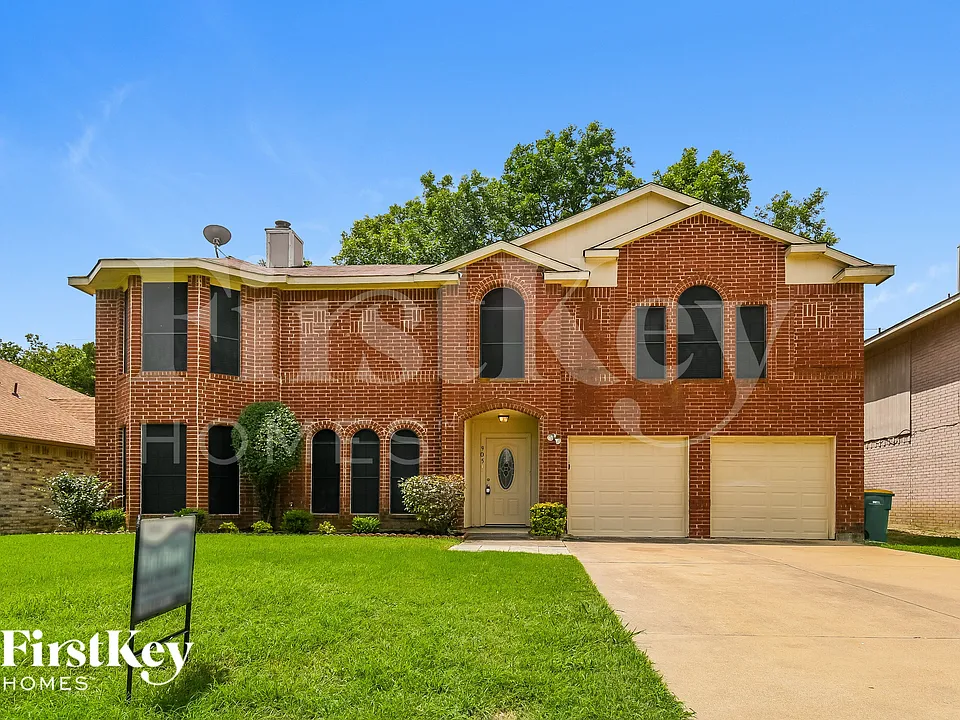 905 Shady Brook Ln