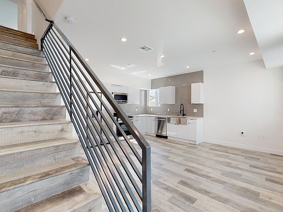 4th image of 236 N Burlington Ave #1/2