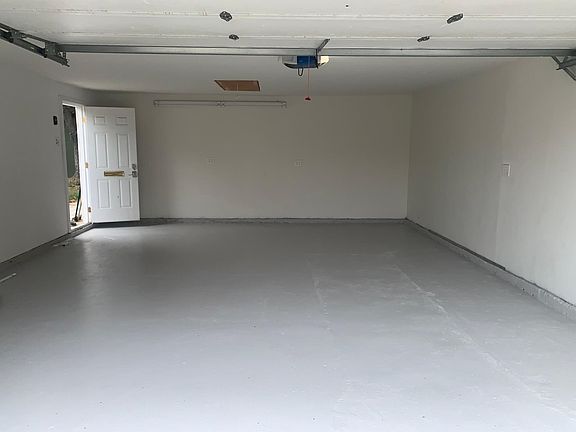 4th image of 3716 W Victory Blvd