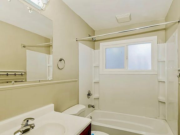 4th image of 2272 Sierra Dr