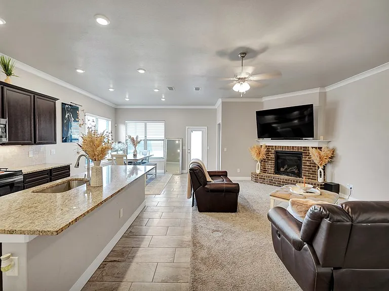 1103 Masquerade Blvd — Photo 4