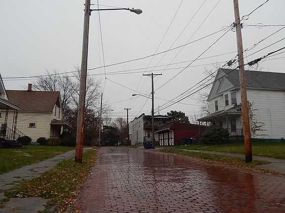 5th image of 7011 Berdelle Ave