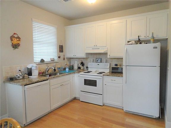 5th image of 912 Philco Dr #A & B