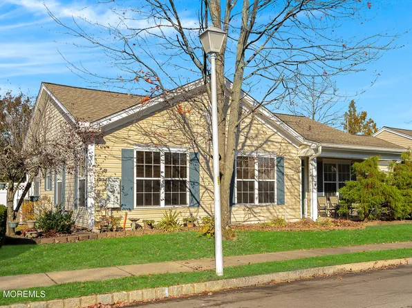 7 Autumntide Drive, Lakewood, NJ 08701