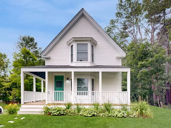 54 John St, Camden, ME 04843