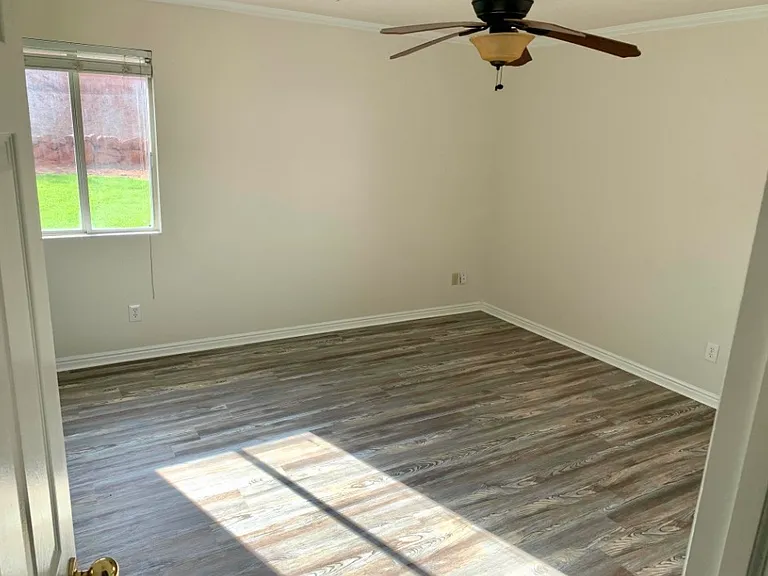 1743 W Green Valley Ln — Photo 7