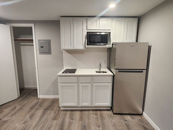 2nd image of 145 Landing Rd APT 1