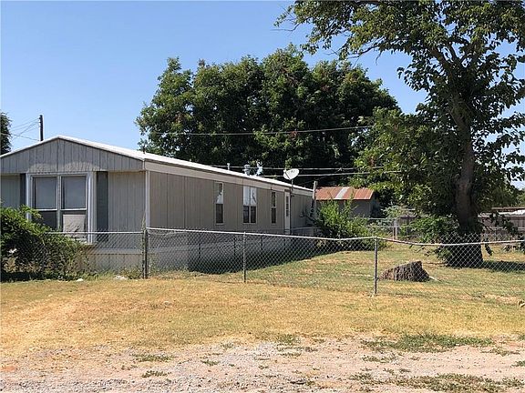 2nd image of 516 N Avenue F