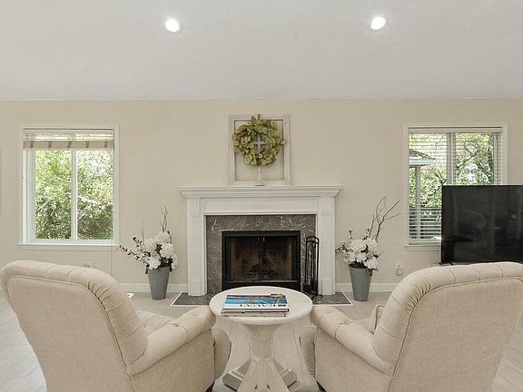 4th image of 2806 Holly Hills Ln
