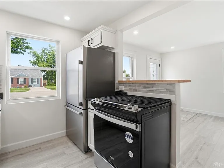 3924 Fulton Ave — Photo 7