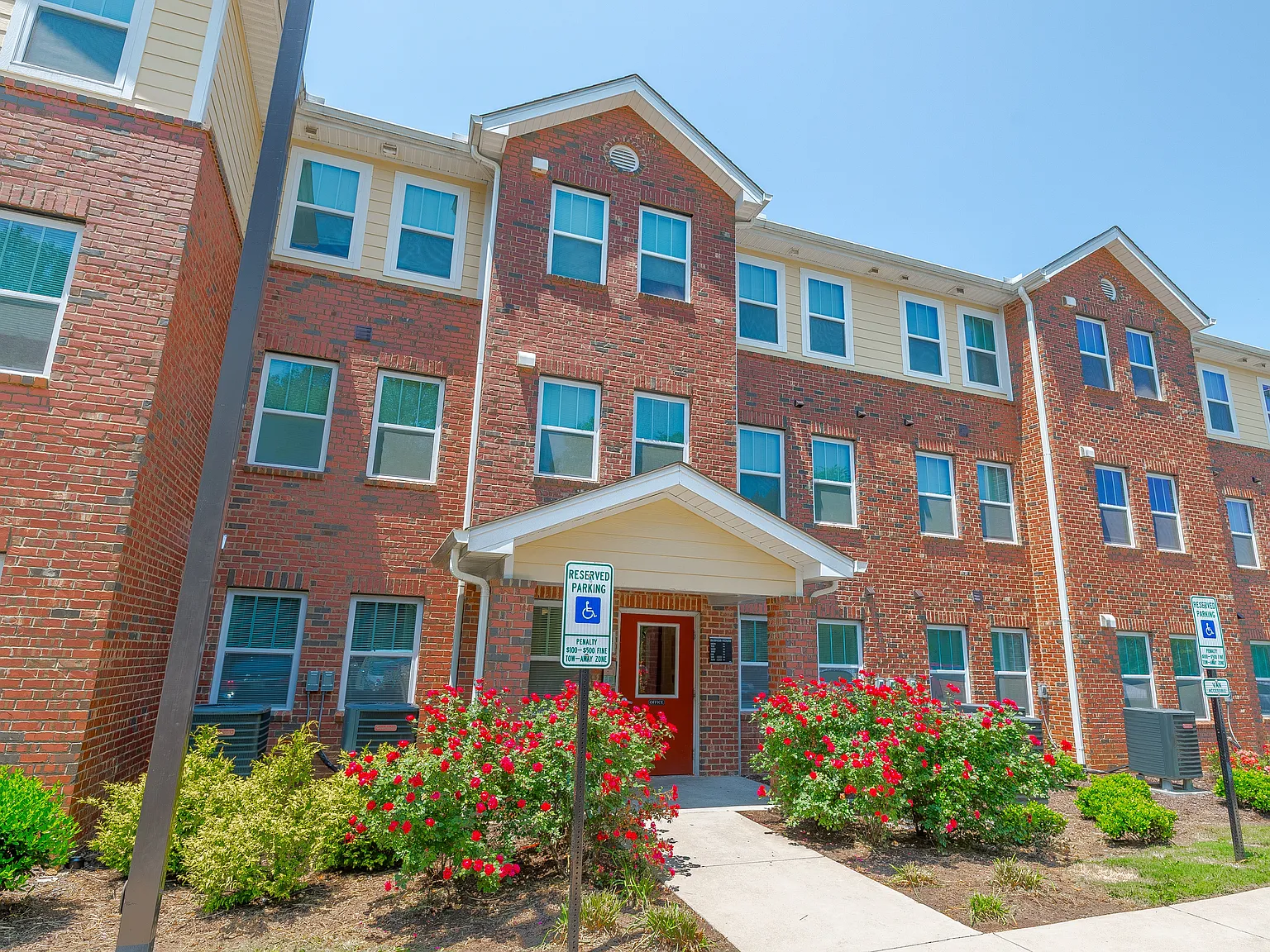 Hawks Landing Apartments — Photo 2
