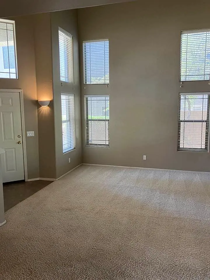 5012 E Roberta Dr — Photo 2