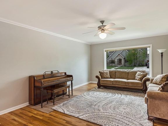 3rd image of 2969 E Louise Ave