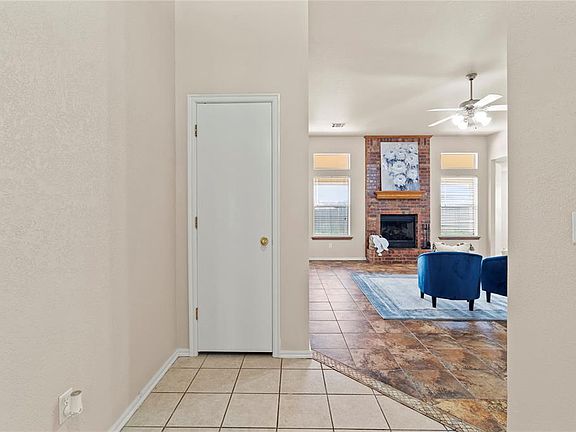 5th image of 723 E Forest Court Ln