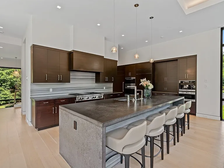 63 Sylvan Ln — Photo 7
