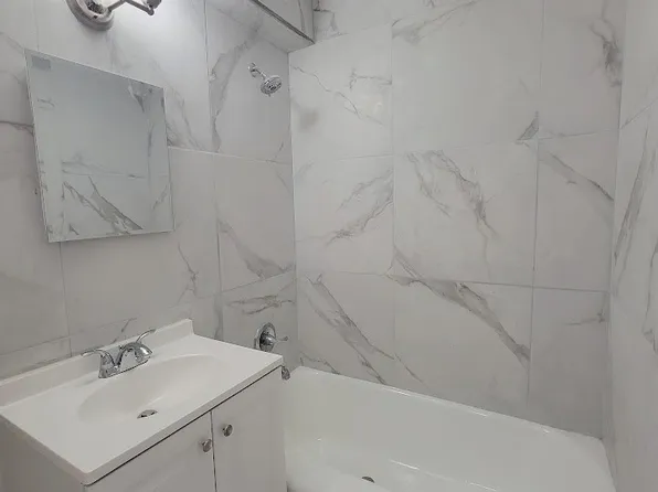 63-11 Queens Boulevard image 3 of 9