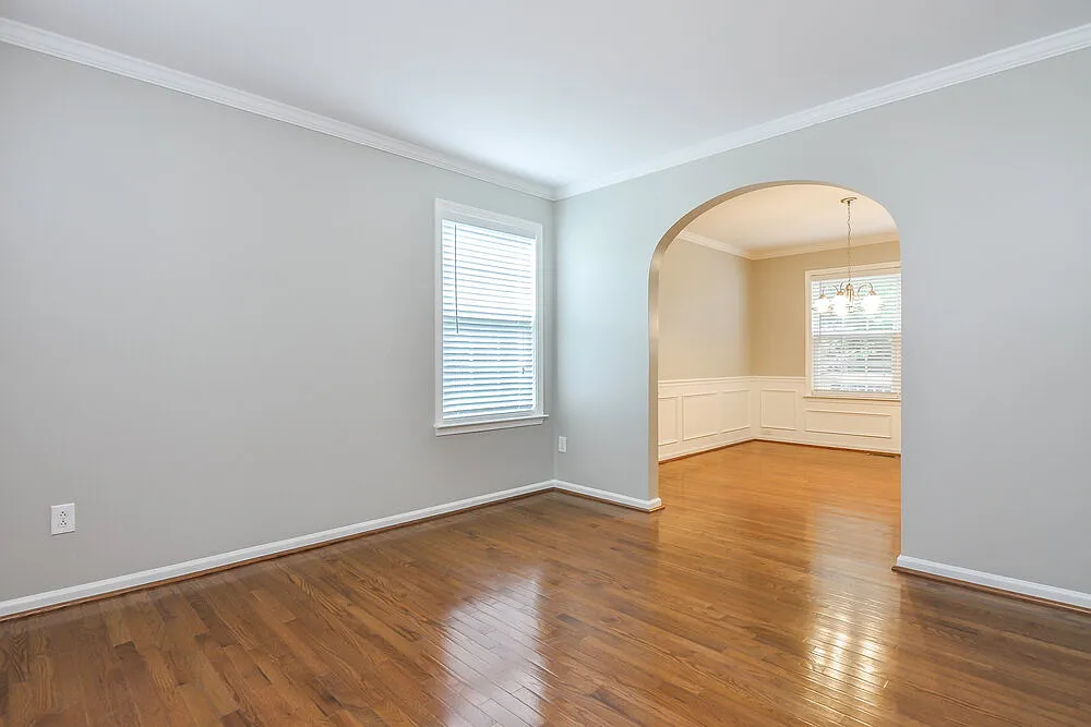 3 bed, 2.5 bath, 2220 sqft, $2,370 — Photo 3