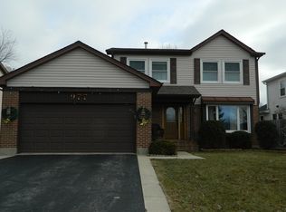 977 David Ln, Elk Grove Village, IL 60007