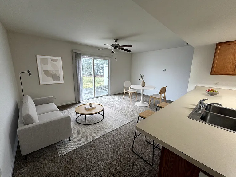 Sawgrass Apartments & Townhomes — Photo 28