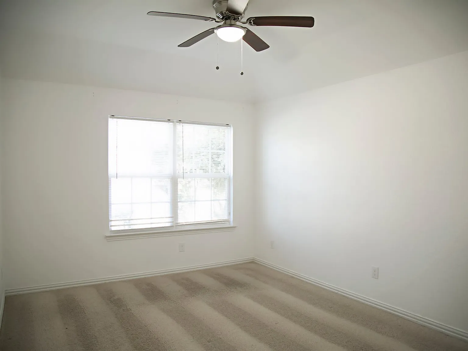 4 bed, 2542 sqft, $2,680 — Photo 4