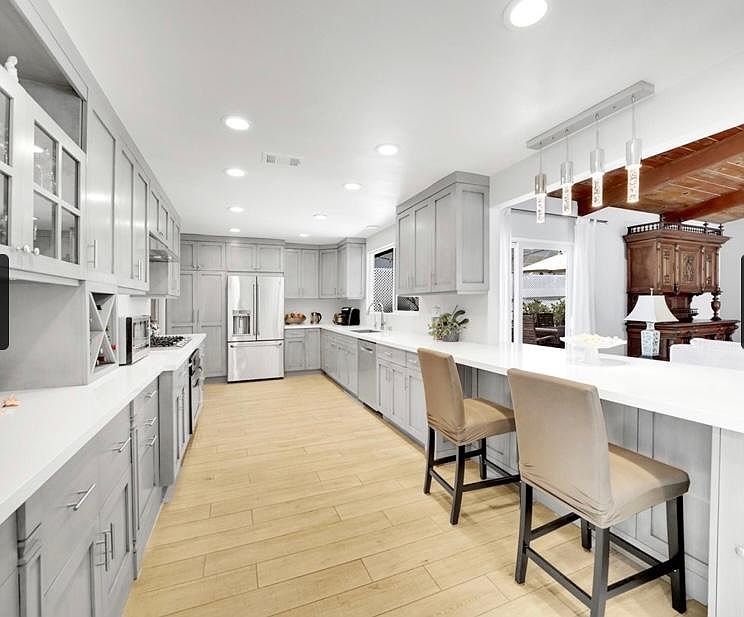 all stainless steel high end cooking stove high heat 18000 btu 
and all stainless appliances
