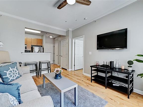 4th image of 2502 Leon St APT 407