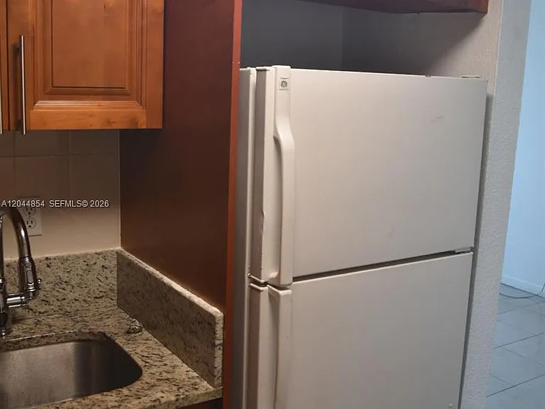 666 W 81st St #311 — Photo 16