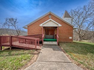 7970 Tuckers Creek Rd, Elizabeth, WV 26143