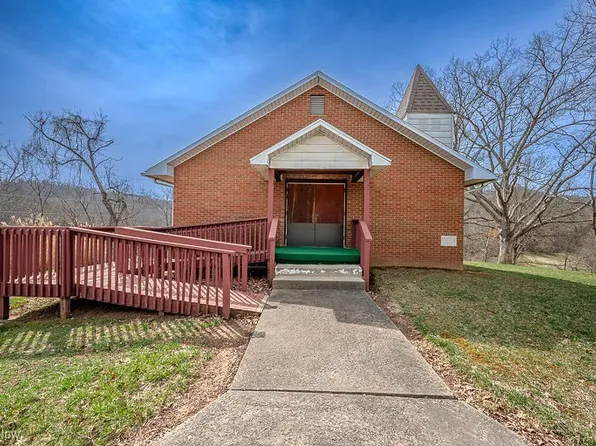 7970 Tuckers Creek Rd, Elizabeth, WV 26143