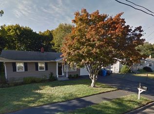 31 Village Cir, Hamden, CT 06514