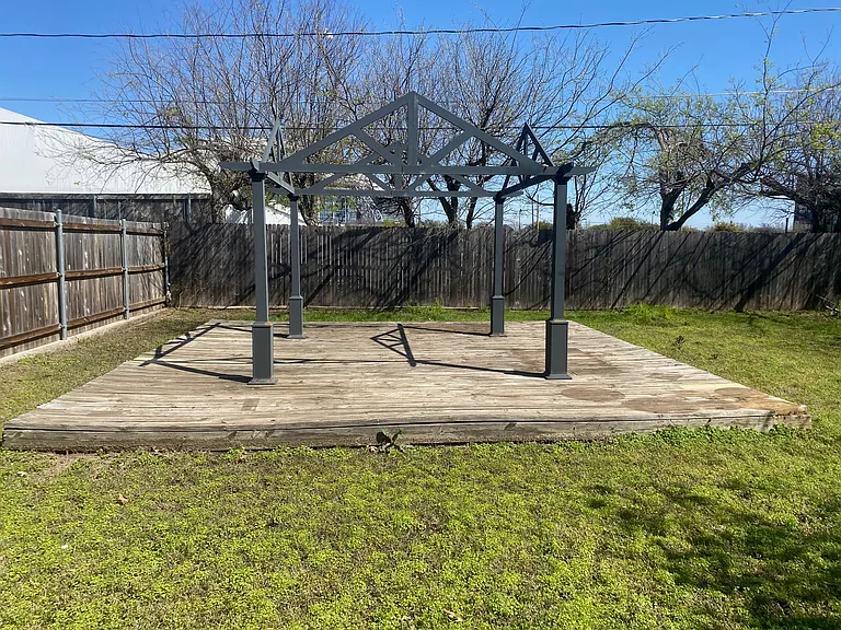821 Roosevelt St — Photo 36