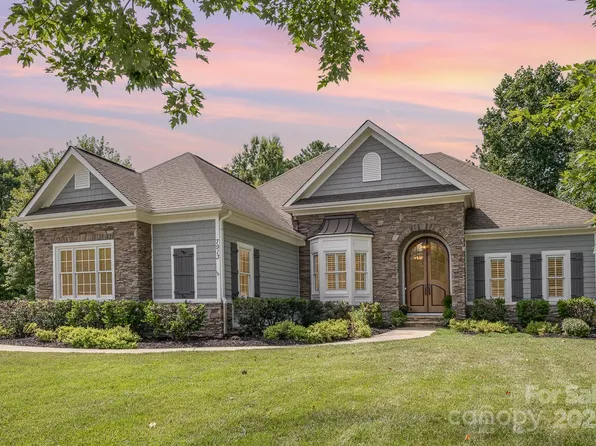 7913 Buena Vista Dr, Denver, NC 28037