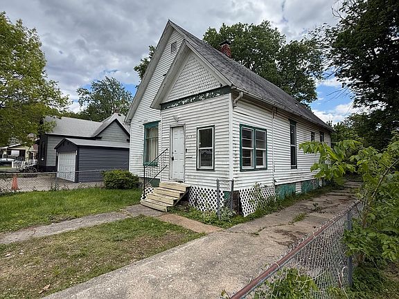 3rd image of 415 E Division St