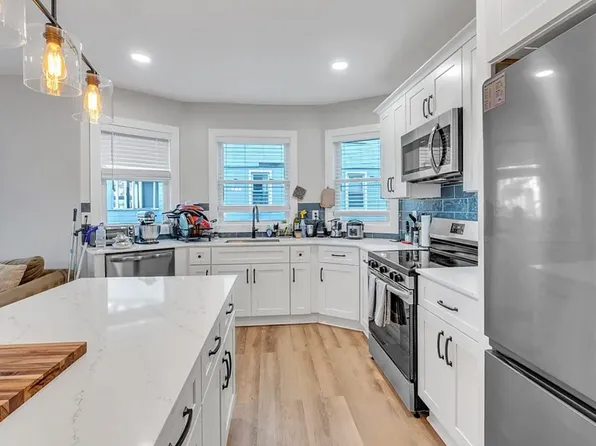 149 Providence St APT 1, Worcester, MA 01604