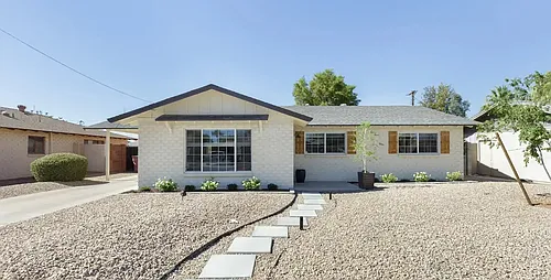 8220 E Mitchell Dr Photo 1