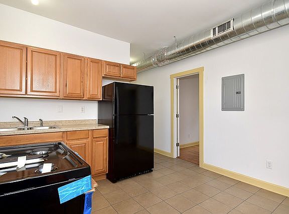 4th image of 3719 W Ohio St