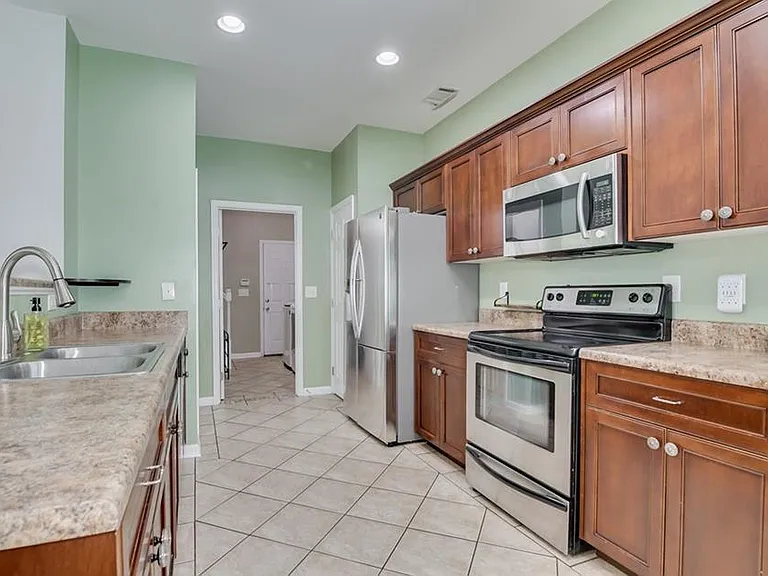 800 Shirez Dr — Photo 5