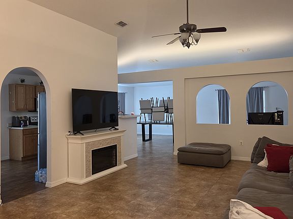5th image of 2215 Kingscrest Cir