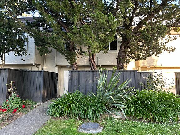 2nd image of 1733 Las Pravadas Court