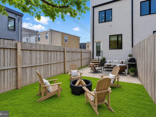 2621 Almond St, Philadelphia, PA 19125