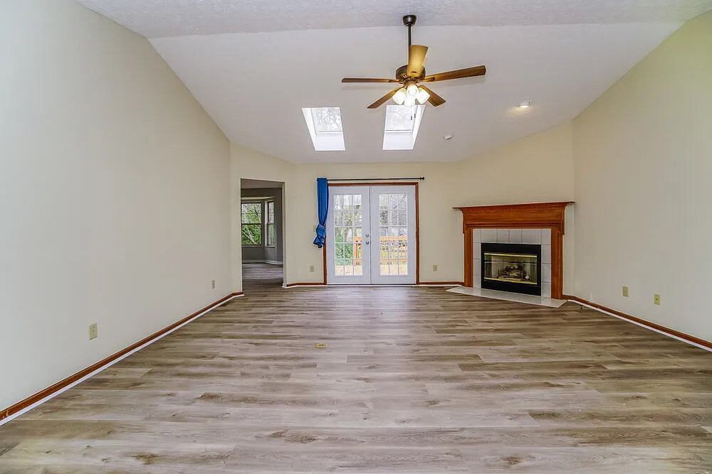 3 bed, 2.0 bath, 1772 sqft, $2,665 — Photo 4