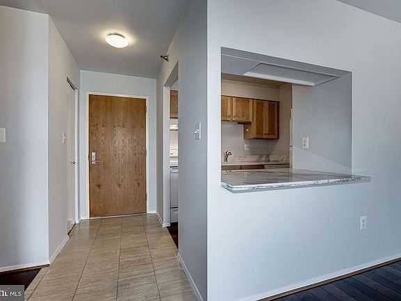 Foyer & Pass-Through from Kitchen to Living Room