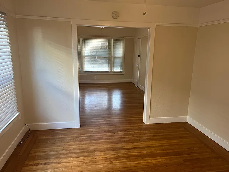 2527 O St #3 — Photo 2