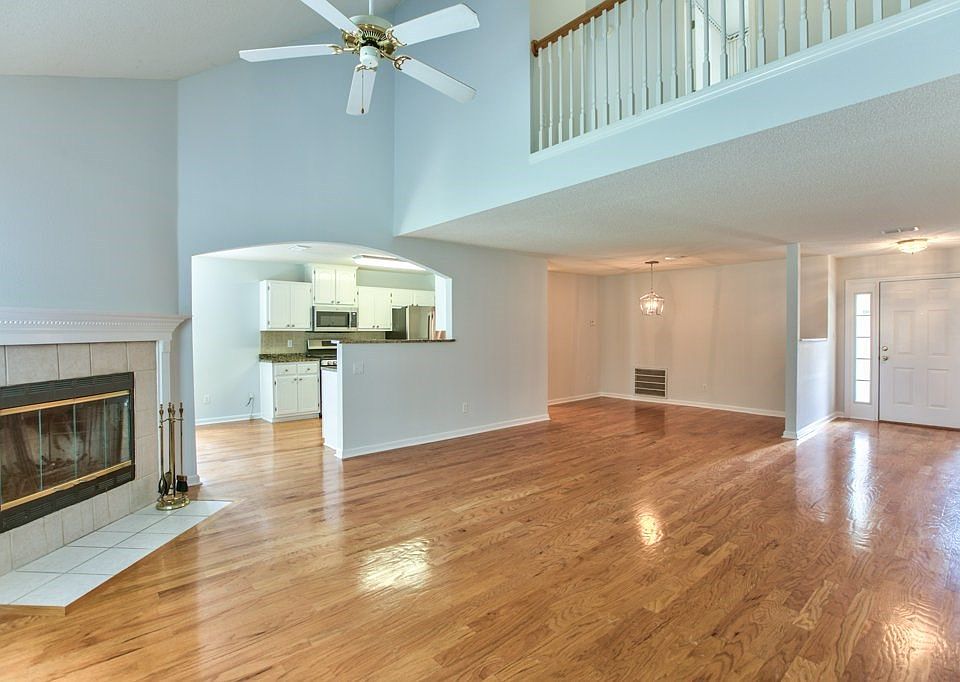 1st image of 1468 Applewood Way