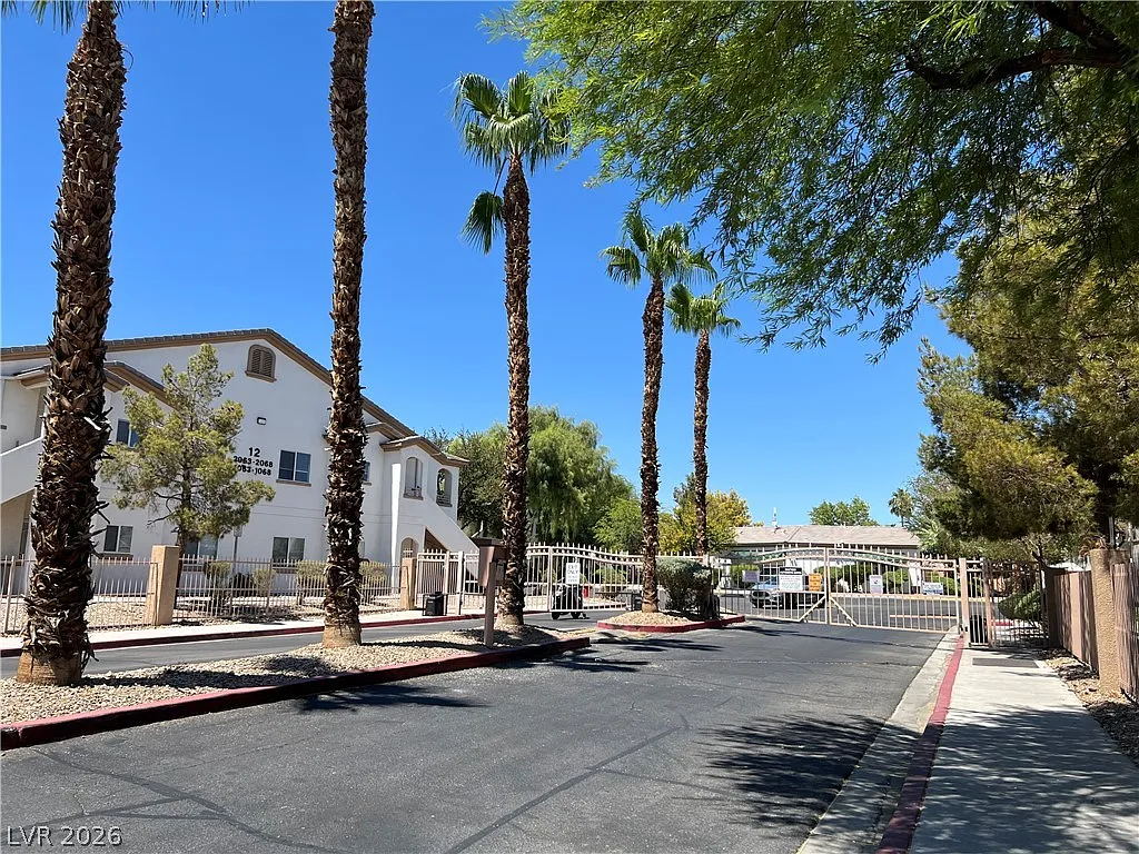 1 bed, 1.0 bath, 774 sqft, $1,080 — Photo 3