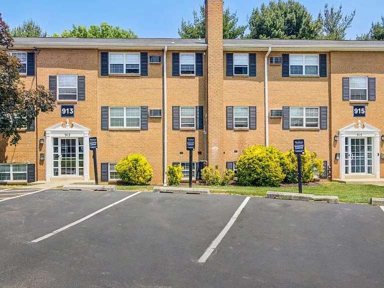 Woodacres Apartment Homes — Photo 42