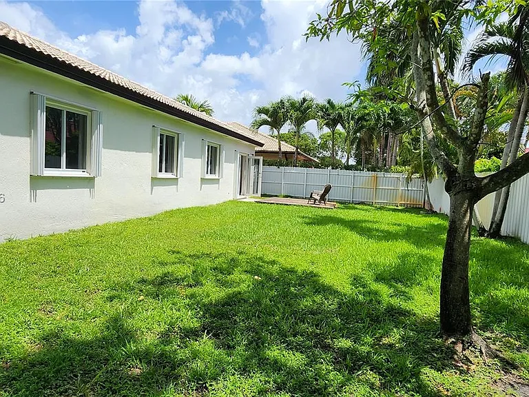 16507 NW 91st Ave — Photo 31