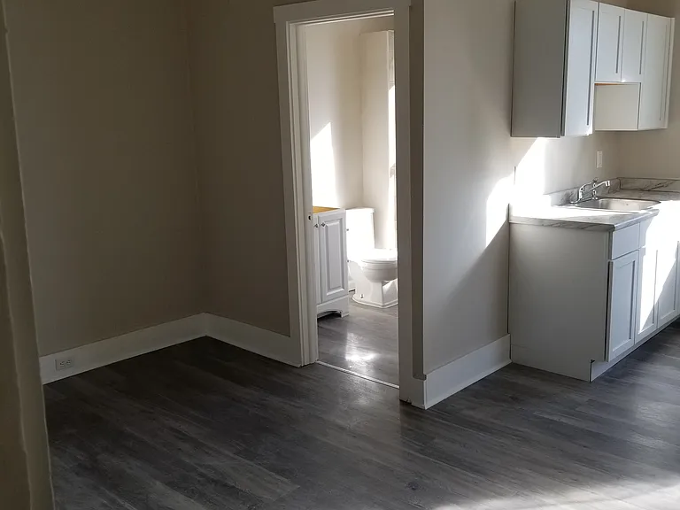 124 W Benson St #1 — Photo 3
