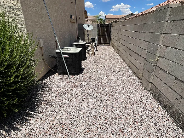 1121 E Jahns Dr — Photo 17